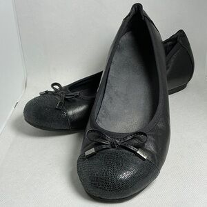 Vionic Black Leather Ballet Flats with Textured Cap Toe Size 9.5